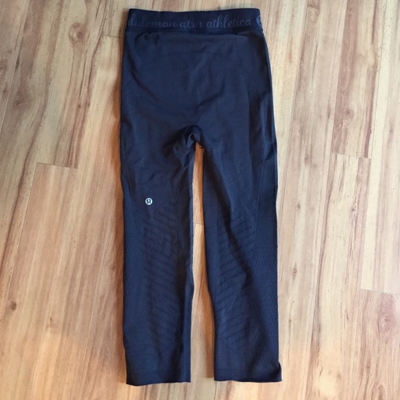 RARE Lululemon light speed crop ⚡️ - Picture 2 of 3